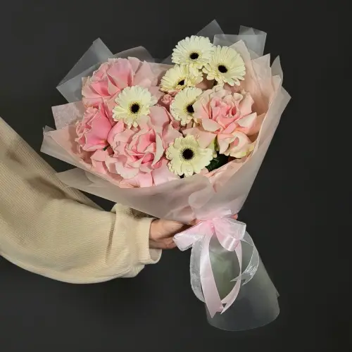 Букет из роз и гербер мини