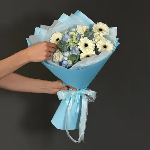 Букет из гербер, гортензии и эвкалипта 